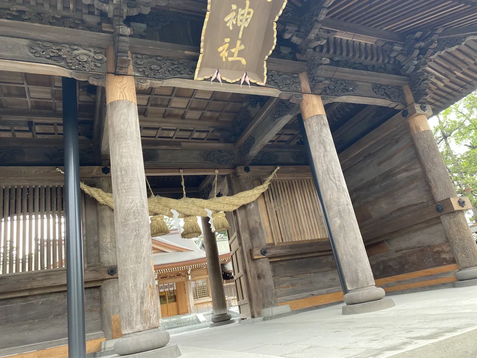 復旧後の阿蘇神社楼門の内部、2024年5月