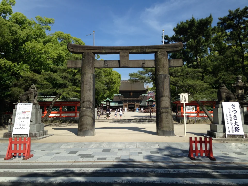 筥崎宮の一之鳥居と参道