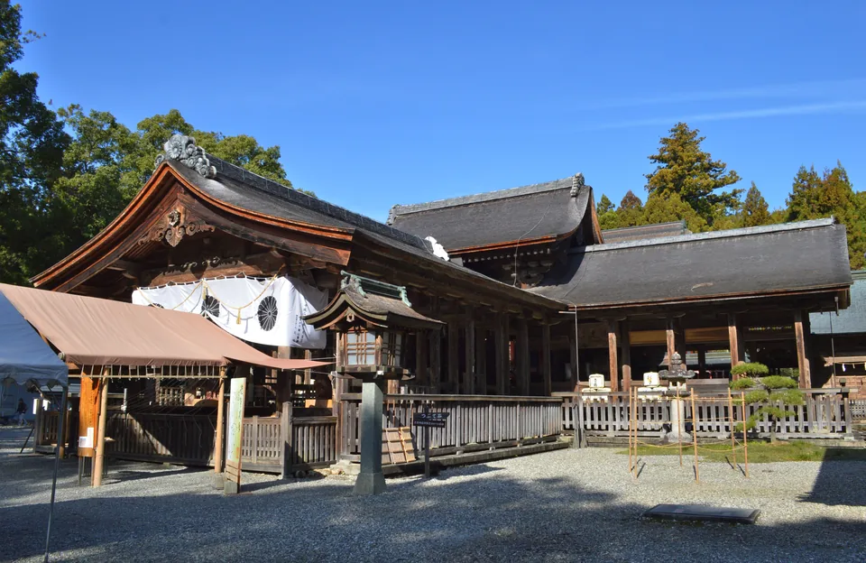 土佐神社の木造拝殿